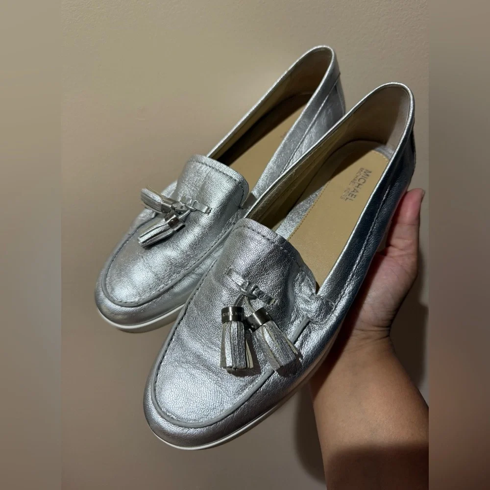 Michael Kors Loafers‎ Size 9 Leather Silver Metallic Callahan Moccasins U